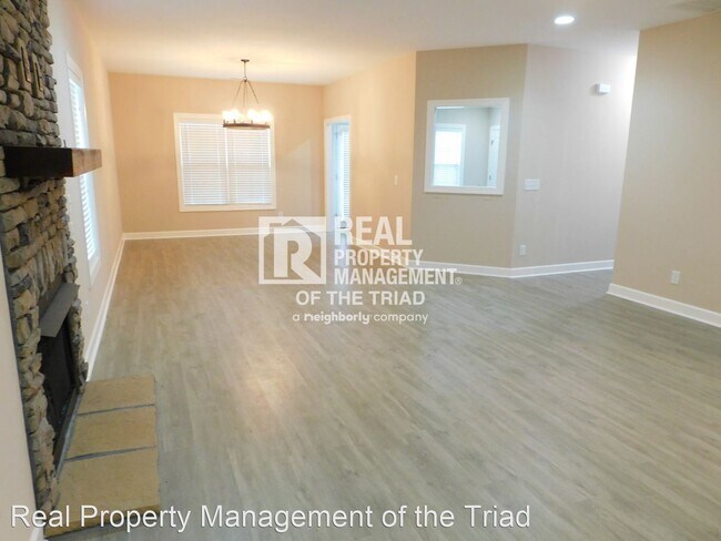 Building Photo - 4 br, 2.5 bath House - 412 Stage Coach Trail
