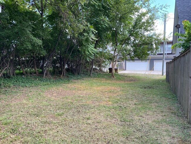 Foto del edificio - Germantown / Salemtown House for Rent!  2 Beds w/ extra rooms  + 2 full baths!