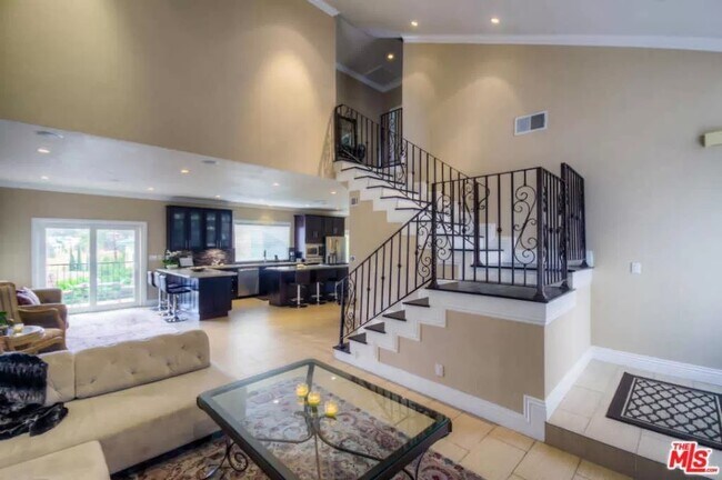 Building Photo - 4536 Ensenada Dr
