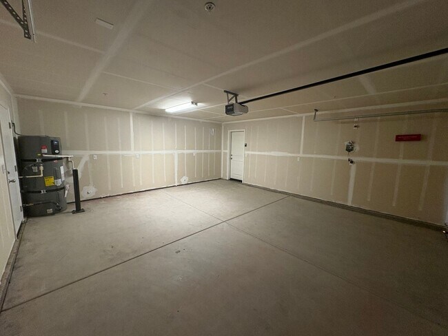 Foto del edificio - Newly Built NE Visalia Home Available Now!