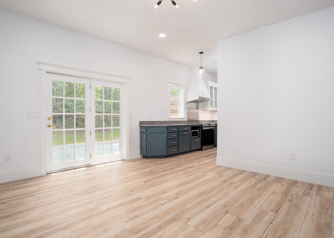 Building Photo - 732 Highland Ave