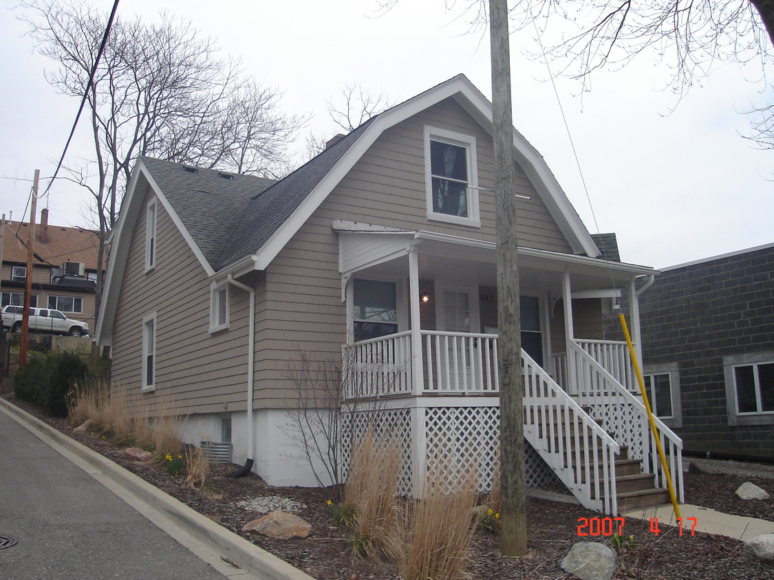 DOWNTOWN INCOME PROPERTY - 441 S Ashley St