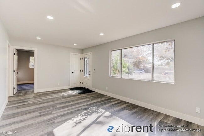 Building Photo - 3 br, 1 bath House - 748 Nightingale Dr, F...
