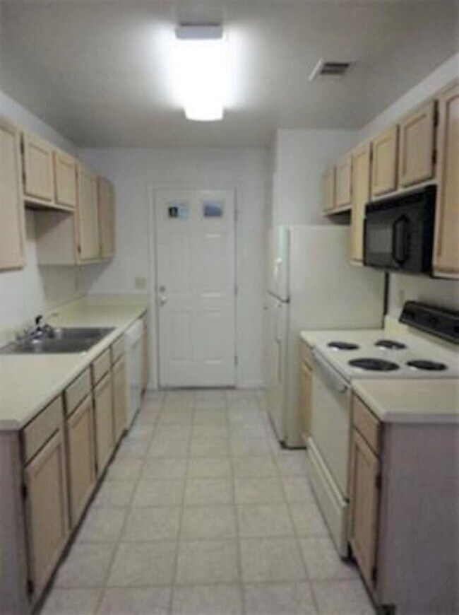 Building Photo - 215 Dixie Dr