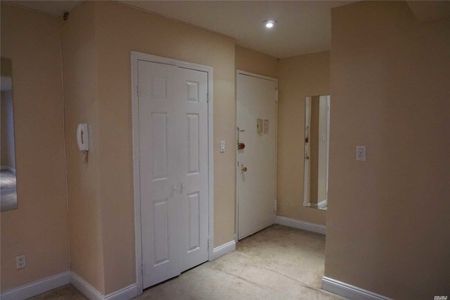 Building Photo - 65-15 Alderton St