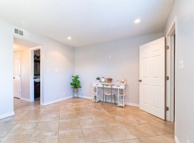 Foto del edificio - 11002 Hammerly Blvd