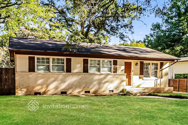 Building Photo - 1142 Eastview Dr