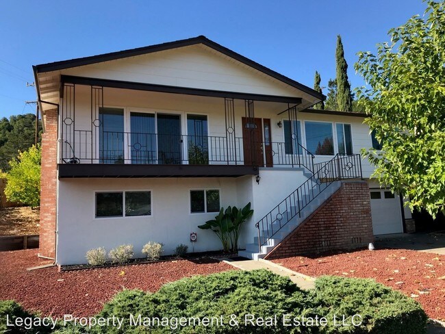 Building Photo - 790 Tamarack Dr