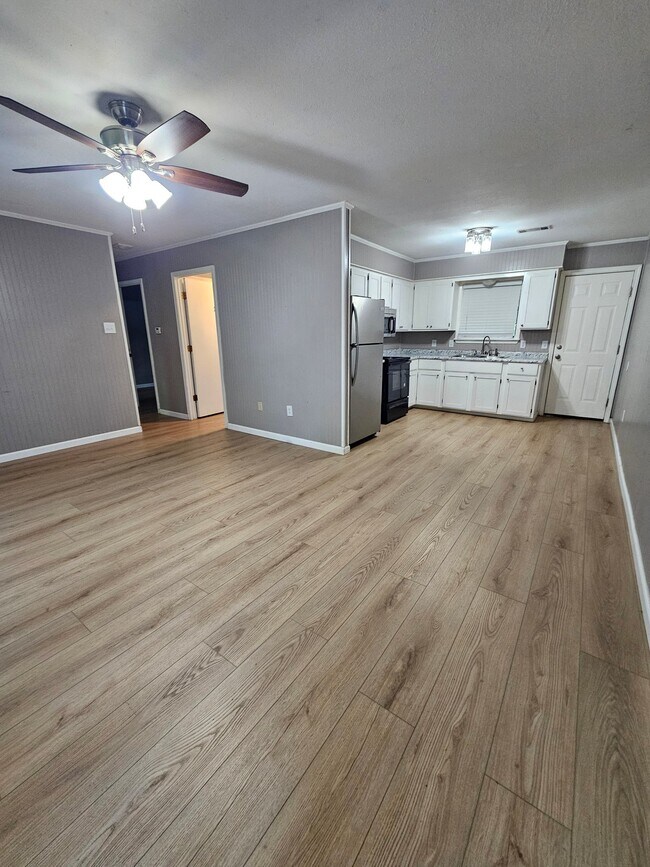 Foto del edificio - 24 Linder Rd