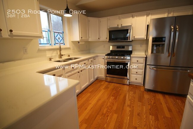 Building Photo - 2503 Ridge Pointe Dr