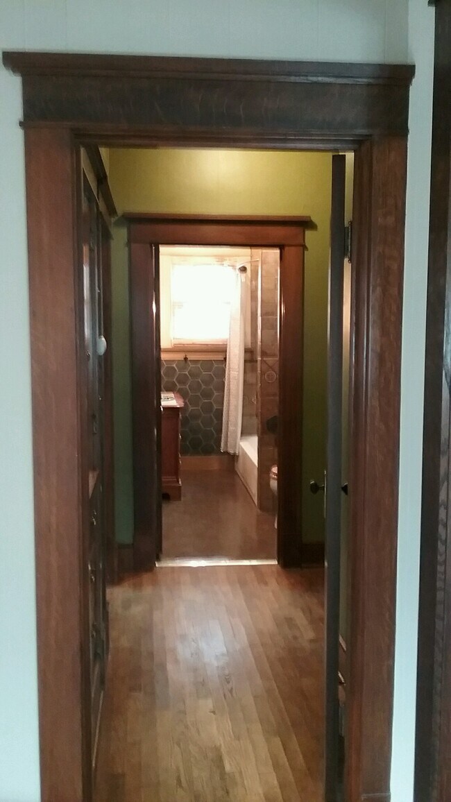 Foto del edificio - 518 W 6th Ave