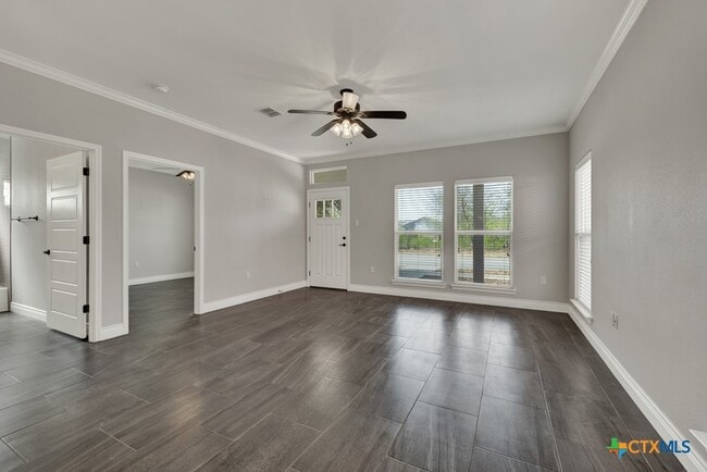 Building Photo - 1378 Hanz Dr