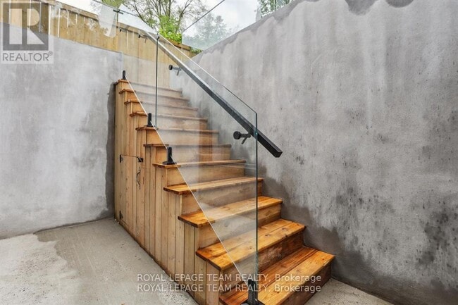 Building Photo - 49 Grosvenor Ave