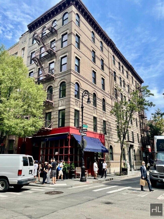 Building Photo - LEROY ST.