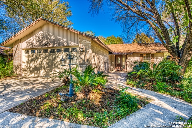 Building Photo - 209 Jeanette Dr