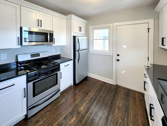 Building Photo - 544 S Schuyler Ave