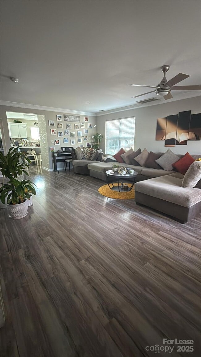 Building Photo - 18506 Oakhurst Blvd