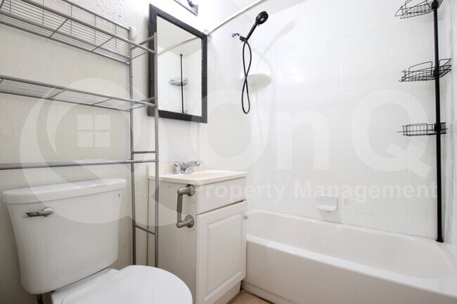 Foto del edificio - 2646 E 1st St