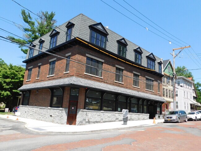 Foto del edificio - 400 Stewart Ave