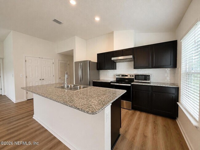 Foto del edificio - 817 Trellis Bay Dr
