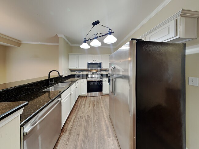 Foto del edificio - 15674 Birkdale Commons Pky