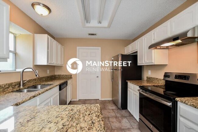 Building Photo - 3 Bedroom Pet-Friendly Home in Mesquite, TX with Main Street Renewal