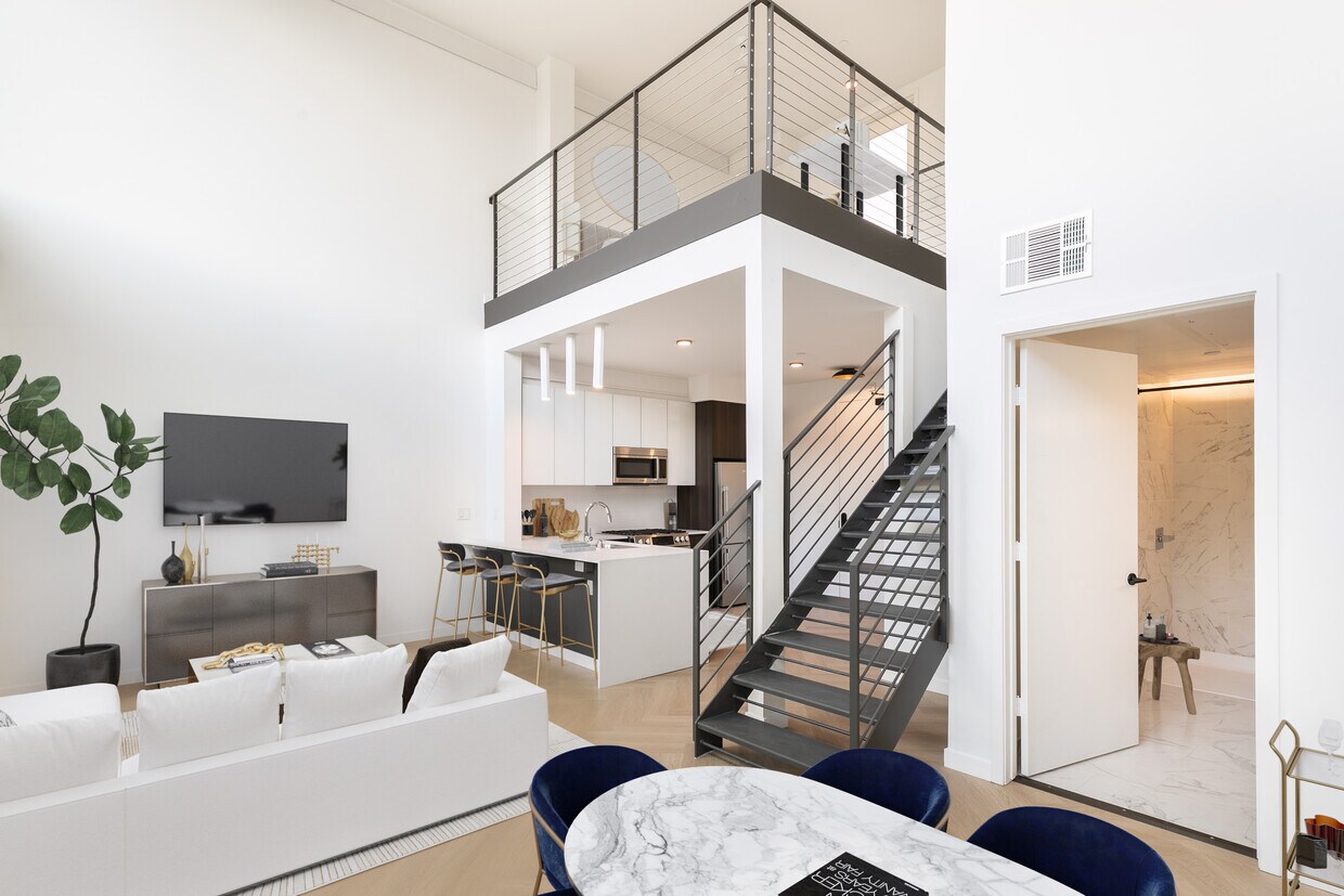 Gillis House Apartments 5570 Melrose Ave Los Angeles, CA