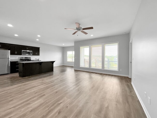 Building Photo - Spacious 4-Bed, 3-Bath Home with Finished Basement in Raymore, MO – Move-In Ready!