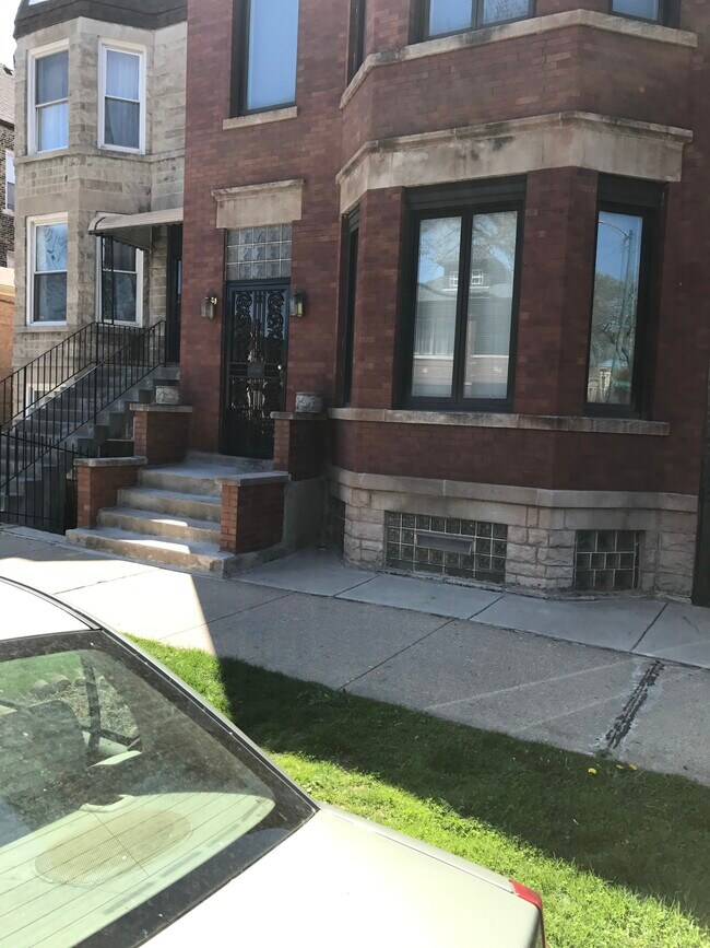 Building Photo - 3008 S Emerald Ave