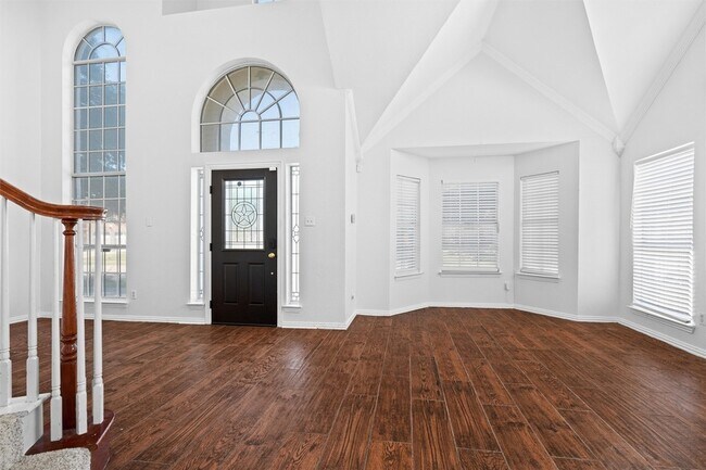 Building Photo - 5809 Gloucester Ct