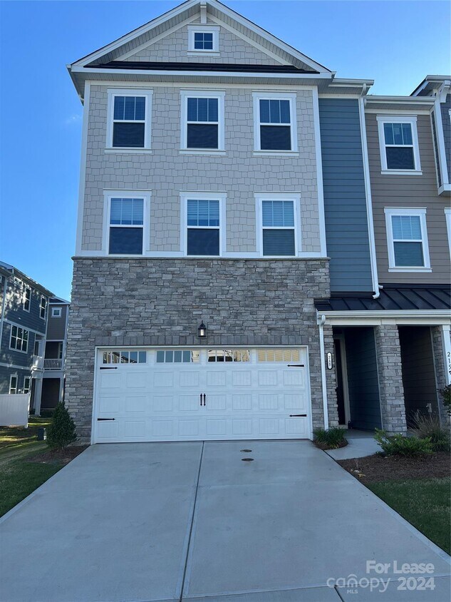 Primary Photo - 211 Grove Gate Ln