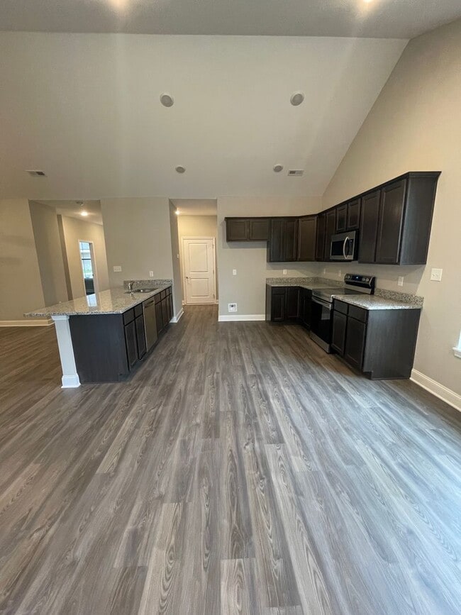 Building Photo - 2-Bedroom Townhome in Lenoir City
