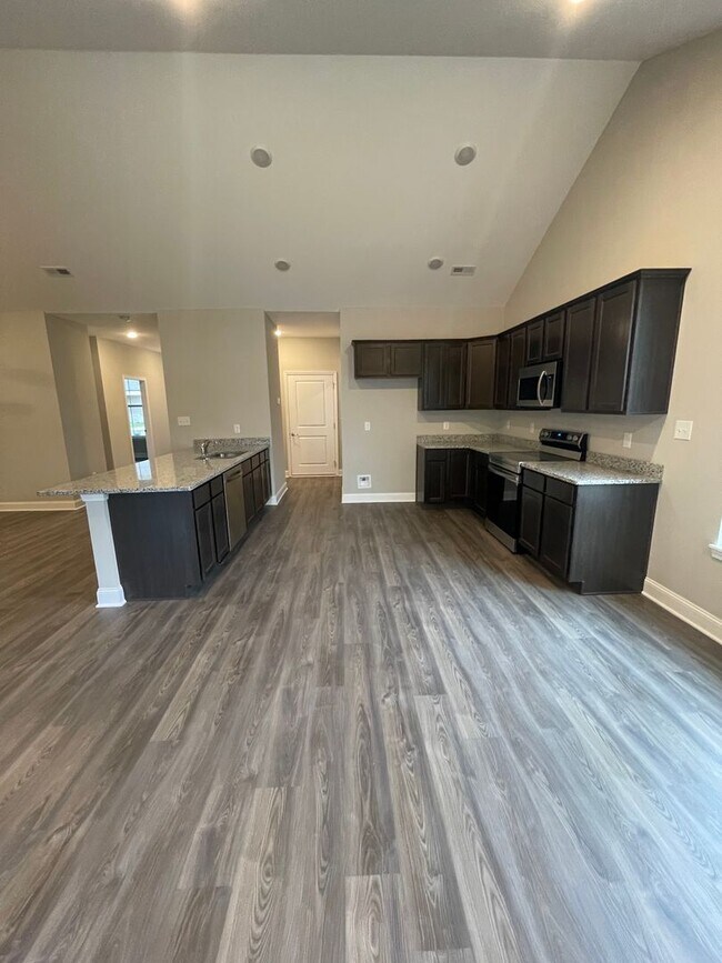 Foto del edificio - 2-Bedroom Townhome in Lenoir City