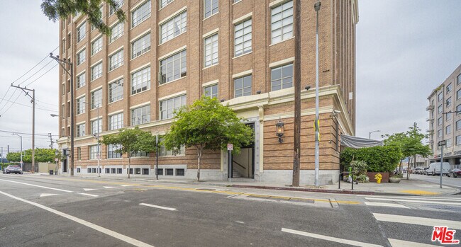 Foto del edificio - 1850 Industrial St