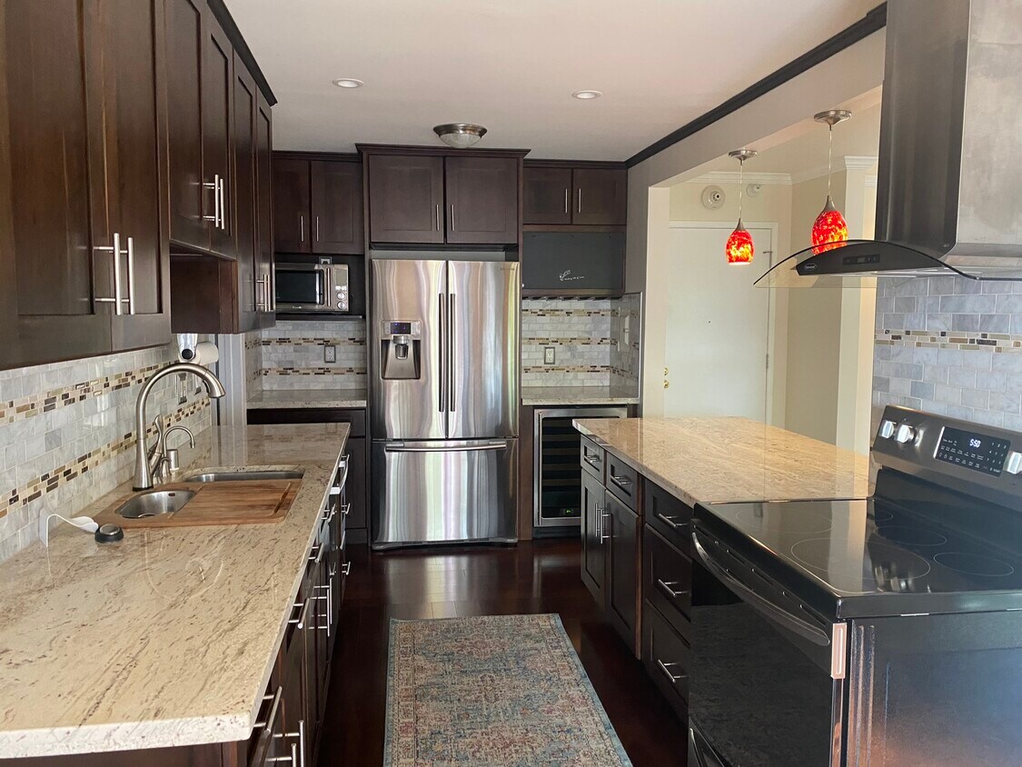 Kitchen Full View with Granite Countertop - 4 Admiral Dr