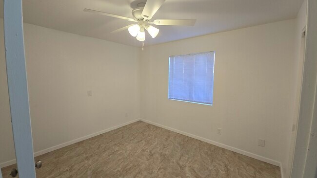 Dormitorio - 6140 S Springbrook Dr