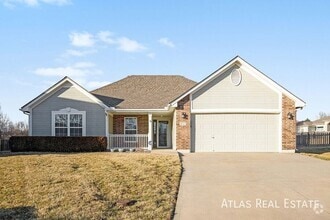 Building Photo - 801 SE Hocker Ct