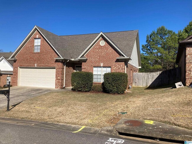 Building Photo - 2938 Summit Dr