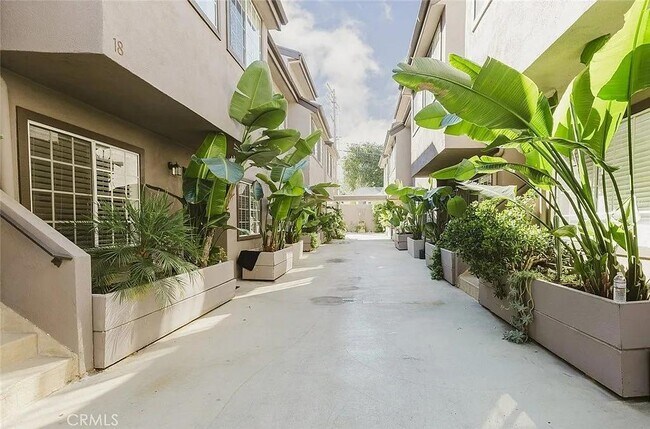 Foto del edificio - 1116 E Palmer Ave