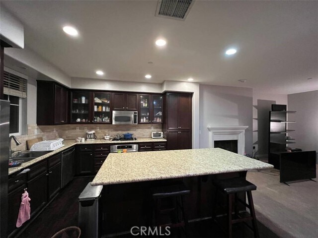 Foto del edificio - 413 Forest Park Blvd