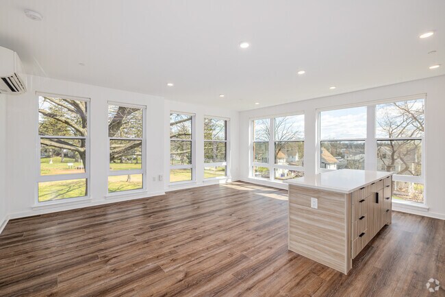2 habitaciones, 2 baños - 1097 pies cuadrados - Sala de estar - The Rail at Bound Brook