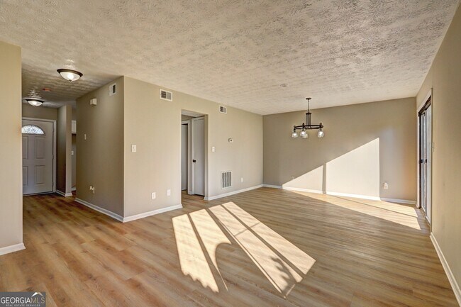 Foto del edificio - 288 Country Club Dr