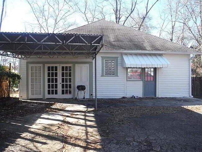 Building Photo - 6063 Spring St
