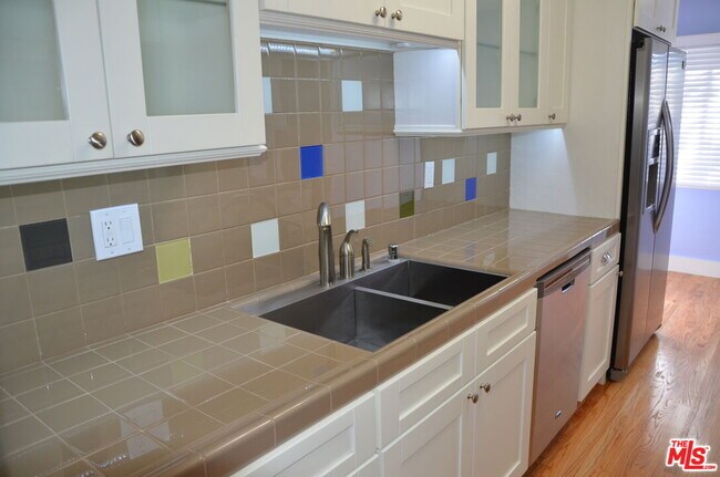 Foto del edificio - 2335 28th St