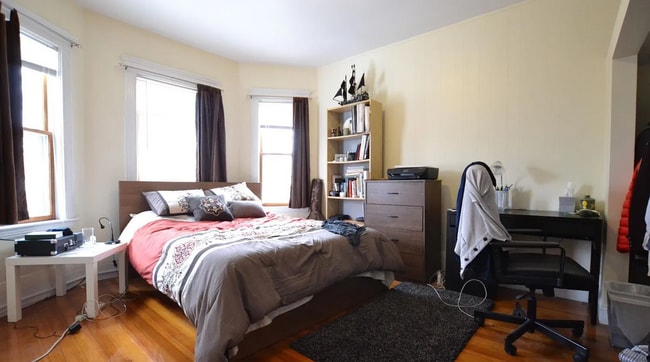 Building Photo - 47 Easton St