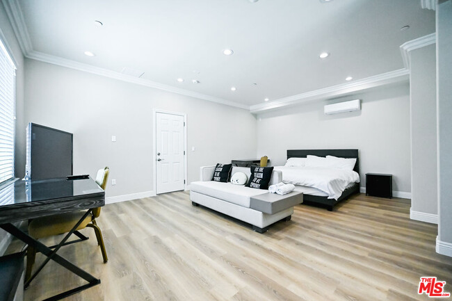 Foto del edificio - 2028 S Chapel Ave