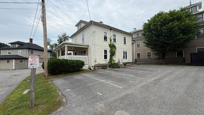 Building Photo - 5 Bedroom 2 bathroom House Available for r...