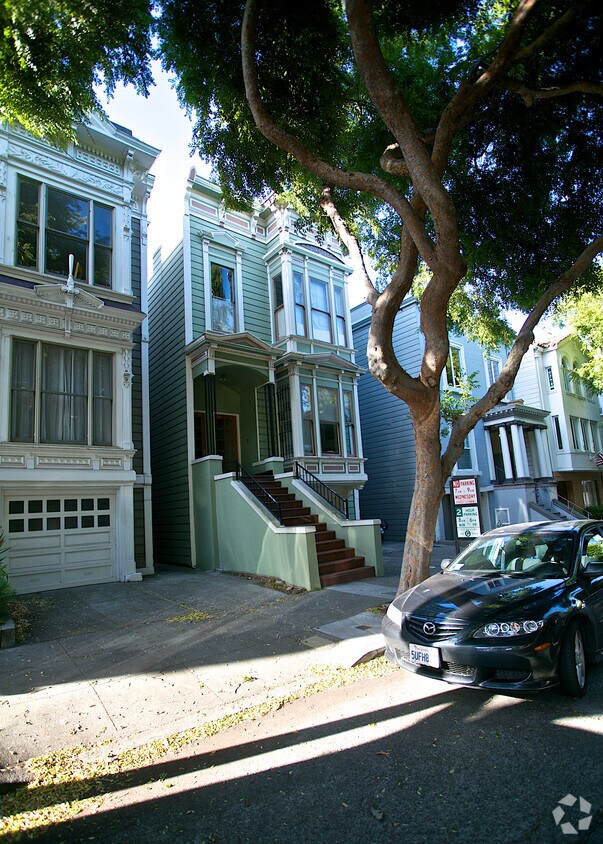 Primary Photo - 2852 Pine St
