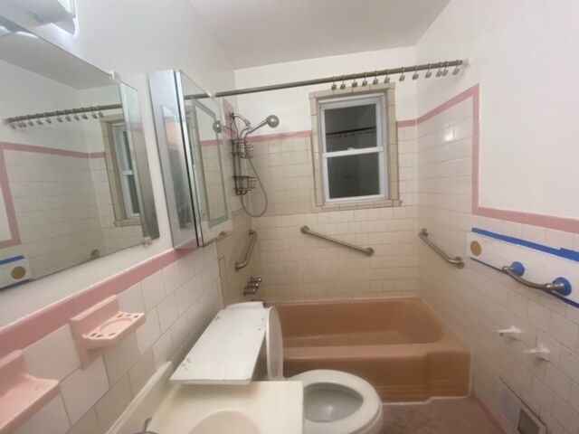 Foto del edificio - 2423 E Northern Pkwy