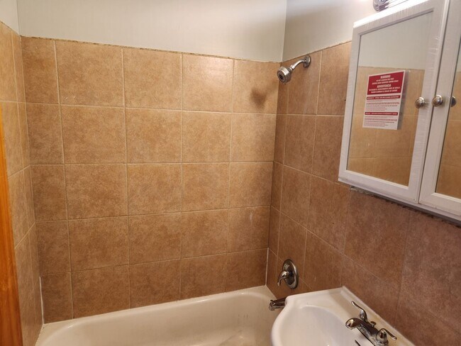 Building Photo - 1224 N Cicero - 1 Bed